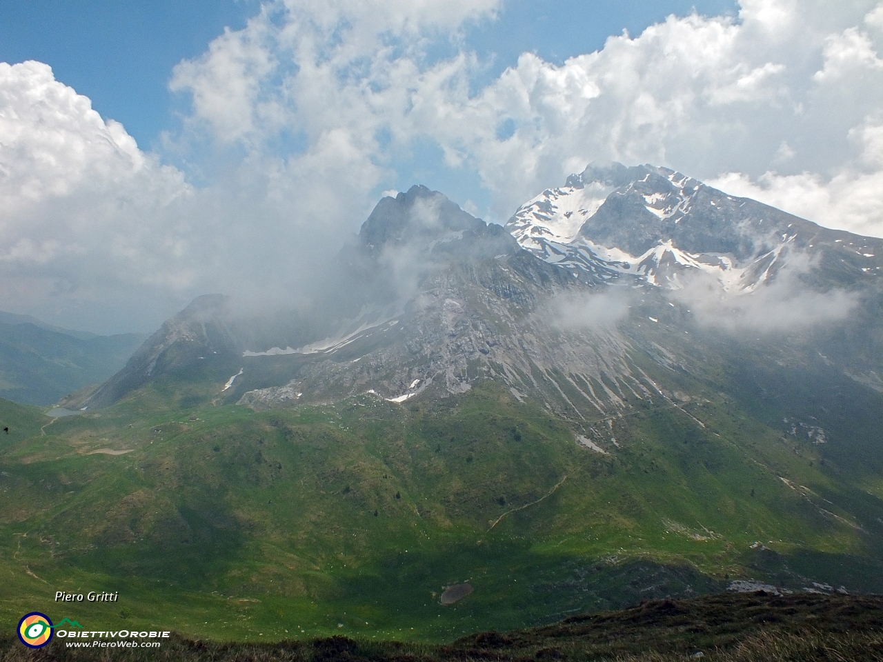 68 Alta Val Vedra con Corna Piana ed Arera....JPG
